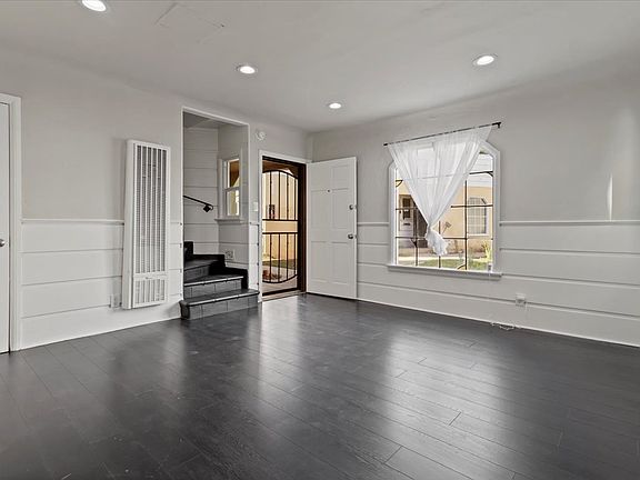3rd image of 1647 1/2 Carmona Ave