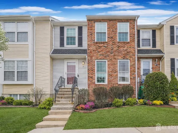 21 Karwatt Ct, Sayreville, NJ 08872