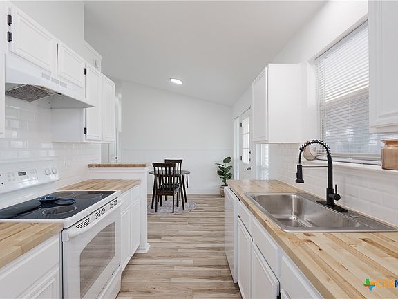 5th image of 2811 Armadillo Dr