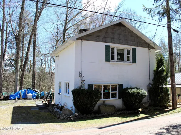 124 Deer Rd, Greentown, PA 18426