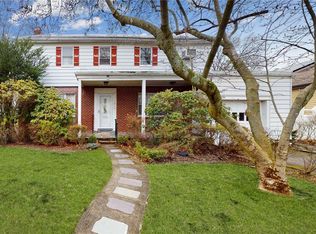 1626 Ridgeway Dr, Hewlett, NY 11557