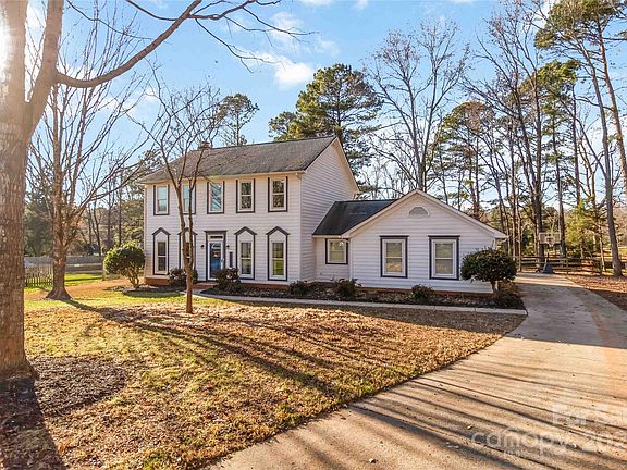 5th image of 15101 Dartford Ln