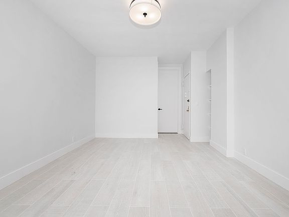 3rd image of 423 E 77th St #5C