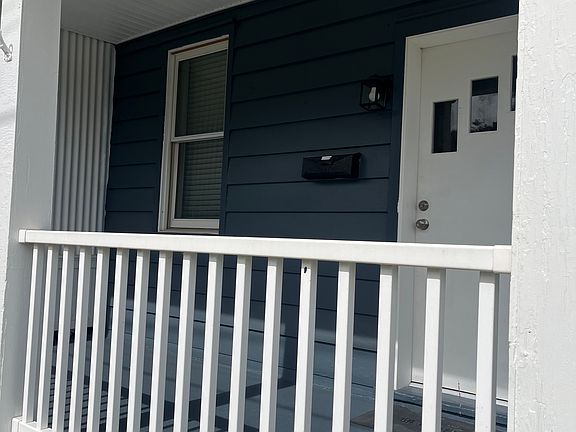 3rd image of 3 W Monroe St #1