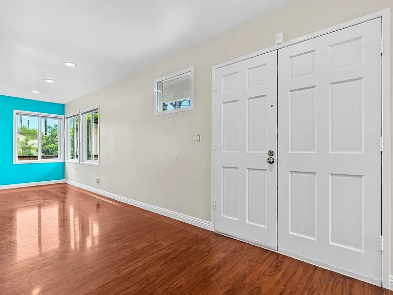 426 Santa Paula Ave — Photo 16