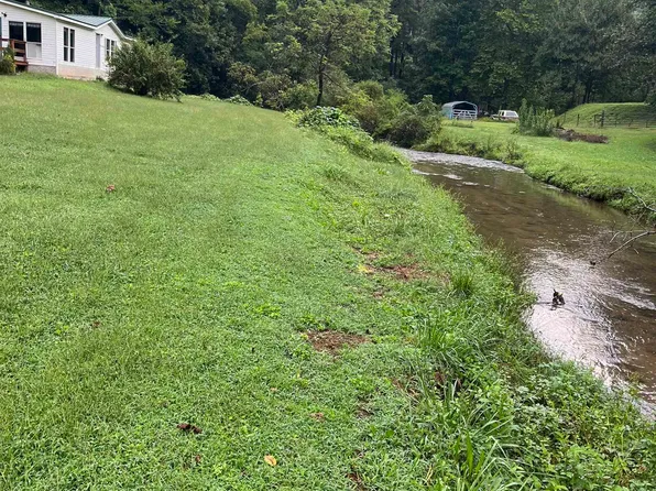 5 Bryson Branch Ln, Clayton, GA 30525