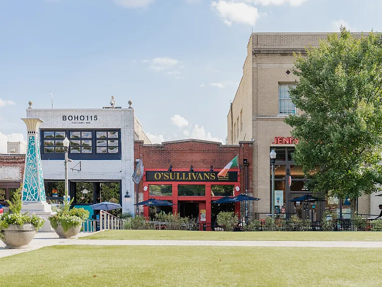 Here at Modera Decatur, connections come easy, and you can enjoy having shopping and dining at your fingertips.