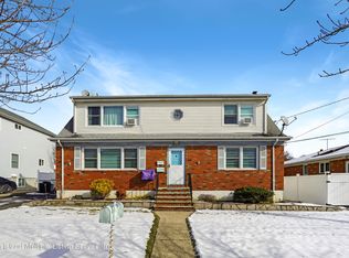 27 Hickory Ave, Staten Island, NY 10305