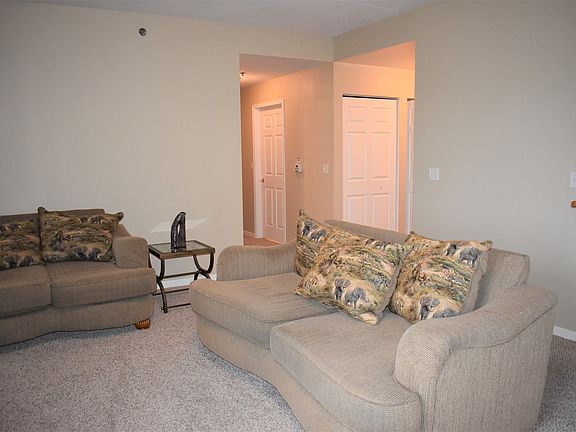 4th image of 400 Village Cir Unit 304