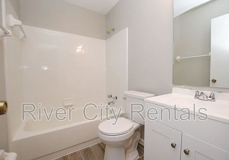 5021 Fulham Rd S — Photo 8