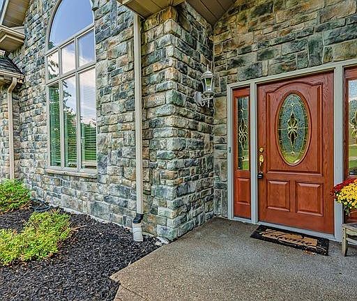 5th image of 406 Greenwood Dr