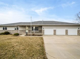 104 Maple St, Van Horne, IA 52346