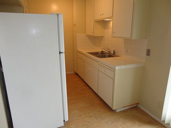 5th image of 4639 W Point Loma Blvd APT 4