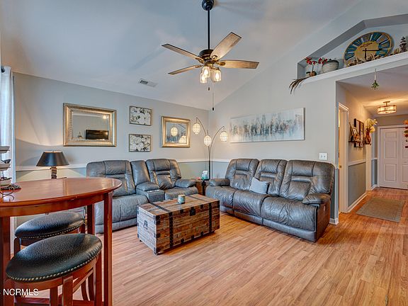 4th image of 817 Southern Charm Drive