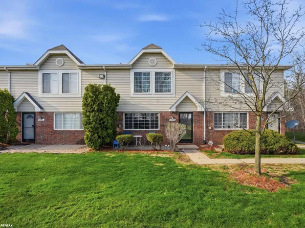 29740 Amy Ln, Chesterfield, MI 48047