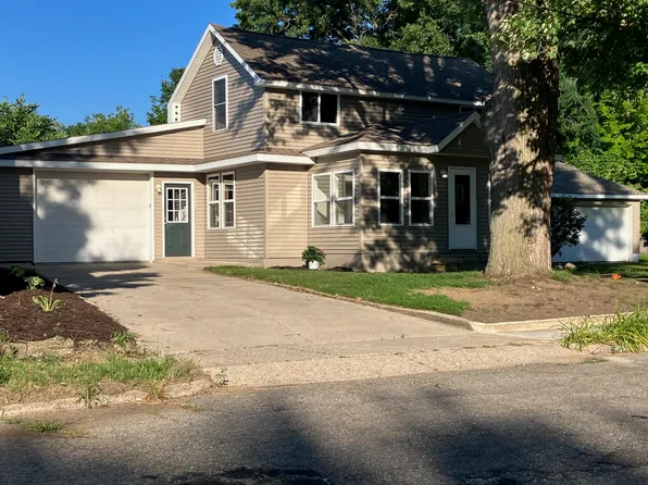 203 Roberts St, Plainwell, MI 49080