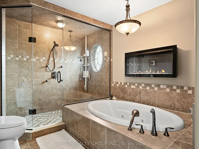 12 Ashwood Cres — Photo 22