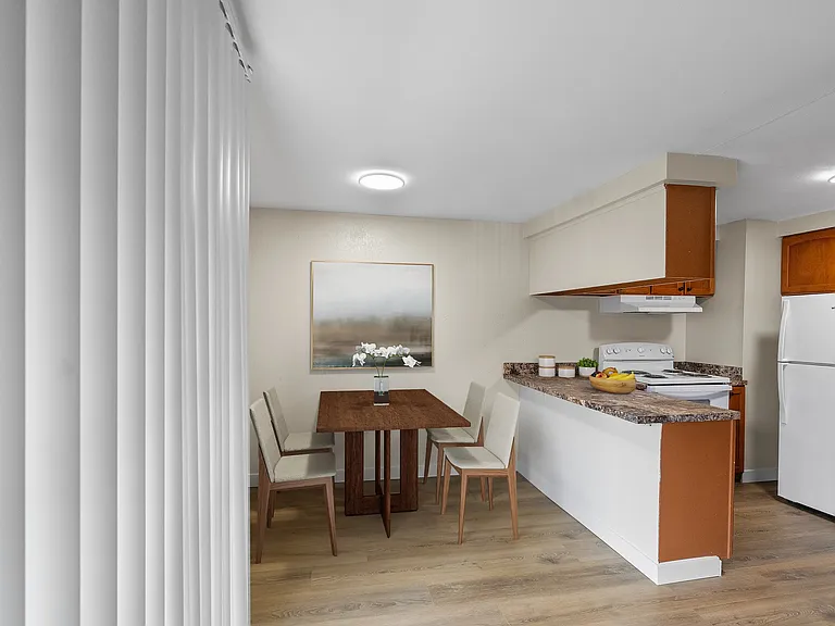 Clay Court Apartments — Photo 22