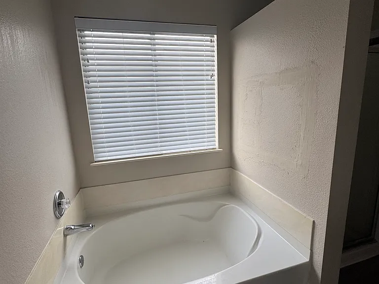12818 Capri — Photo 16