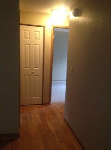 2nd image of 18523-18527 SE Yamhill St