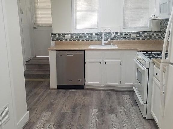 3rd image of 2463 Hidalgo Ave