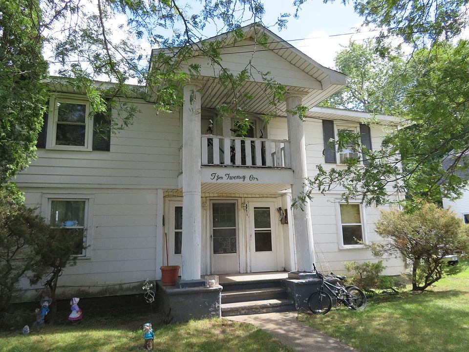 1st image of 221 N Prospect St