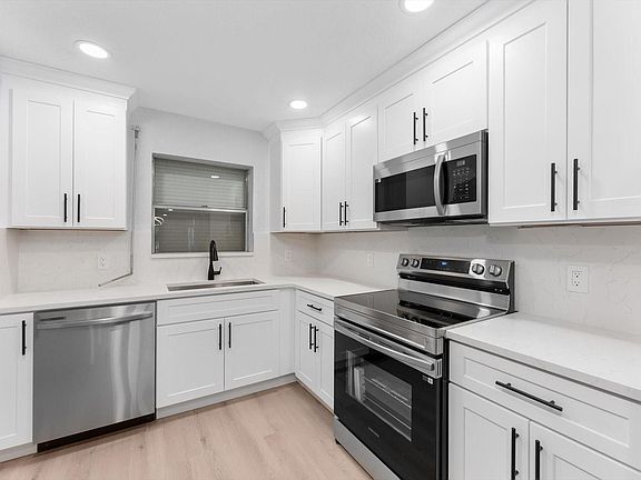 4th image of 750 SE 6th Avenue #233