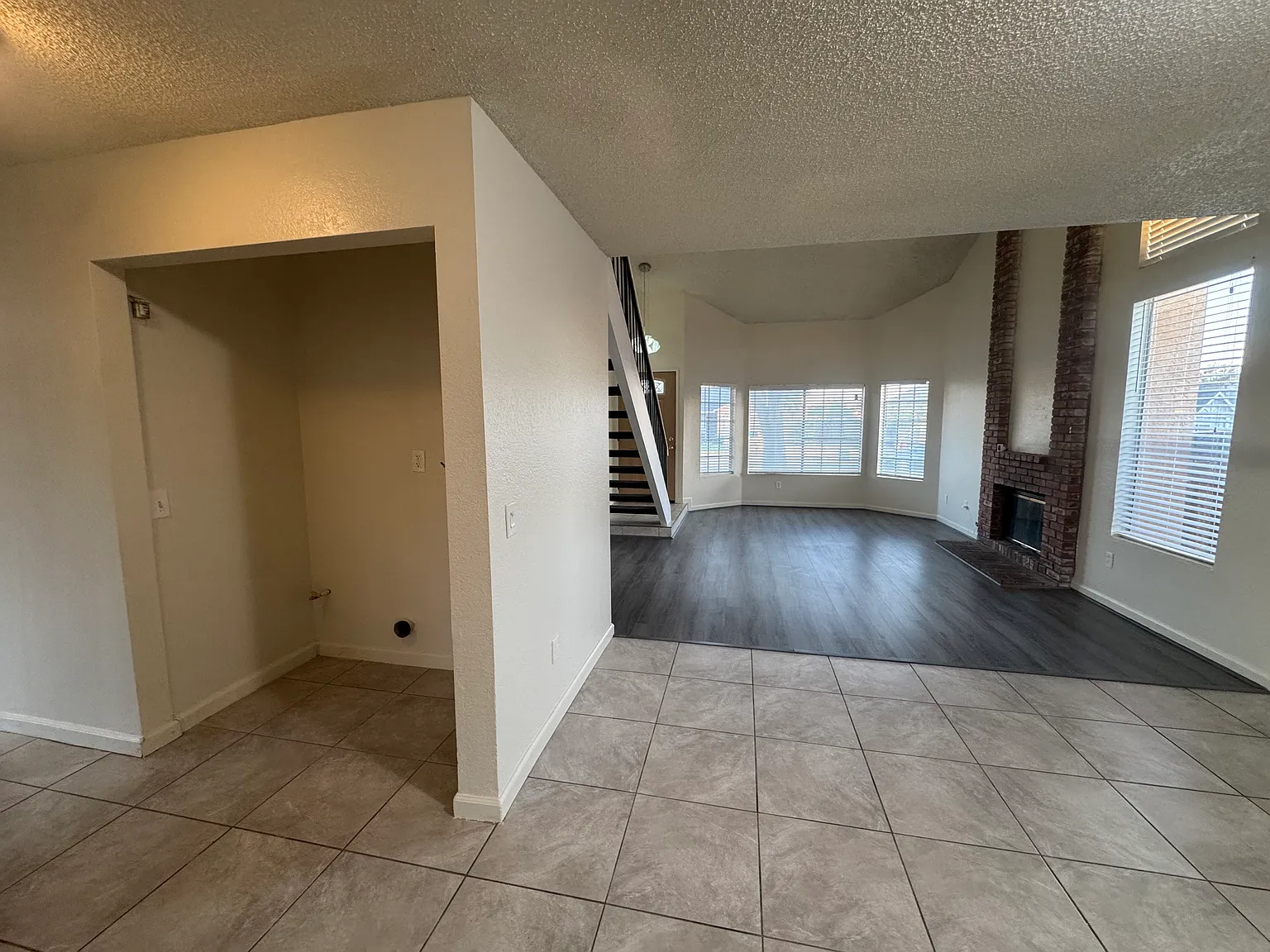 4 bed, 2.5 bath, 1507 sqft, $3,200 — Photo 4