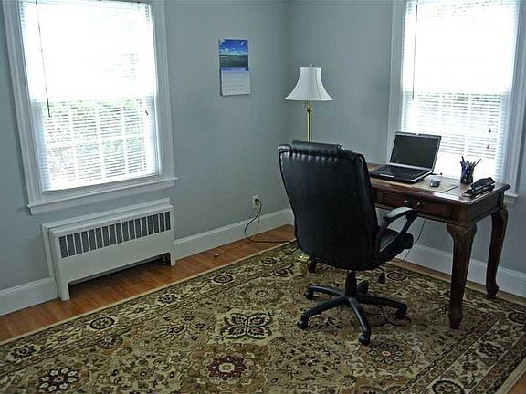 5th image of 24 Iroquois Dr