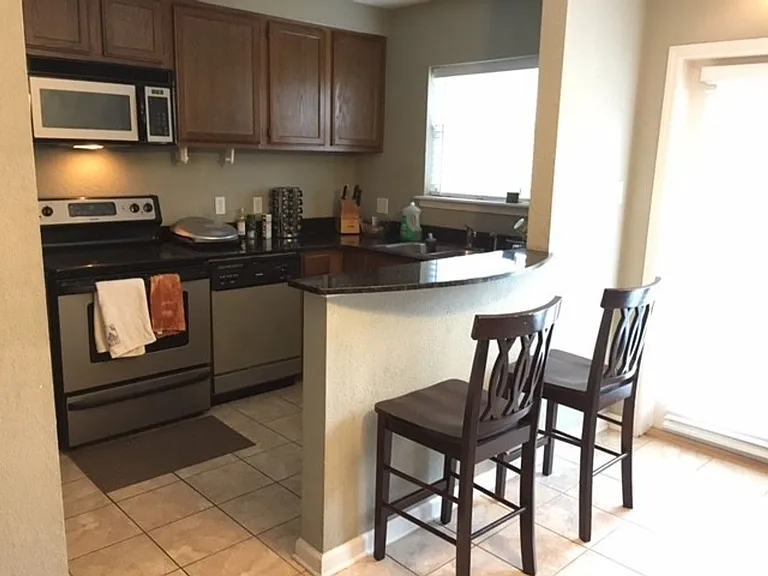 408 E Virginia St — Photo 2