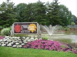 398 Valleybrook Dr, Lancaster, PA 17601
