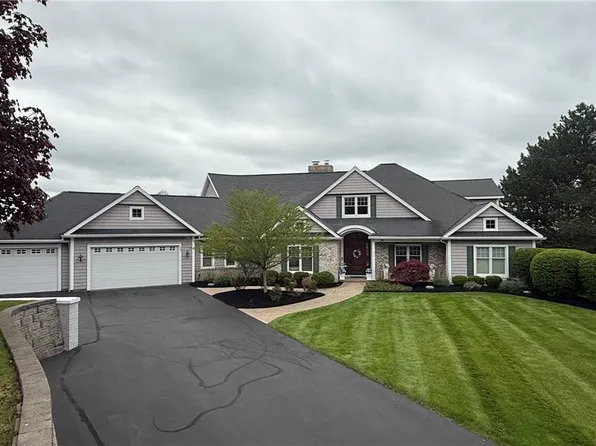 29 Foxboro Ln, Fairport, NY 14450