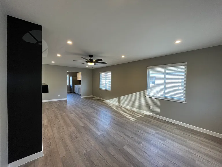 891 S Harris Ave — Photo 6