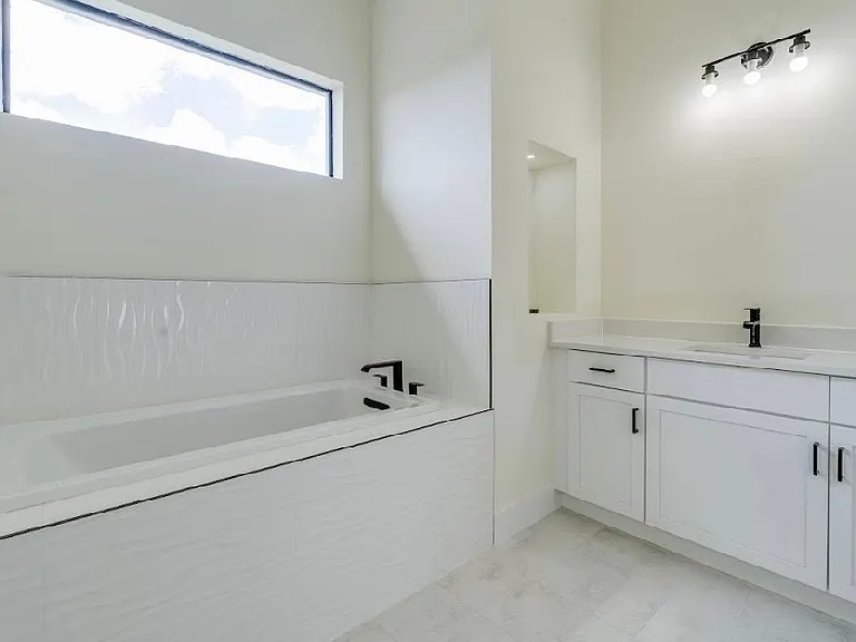 141 SW 37th Pl — Photo 19