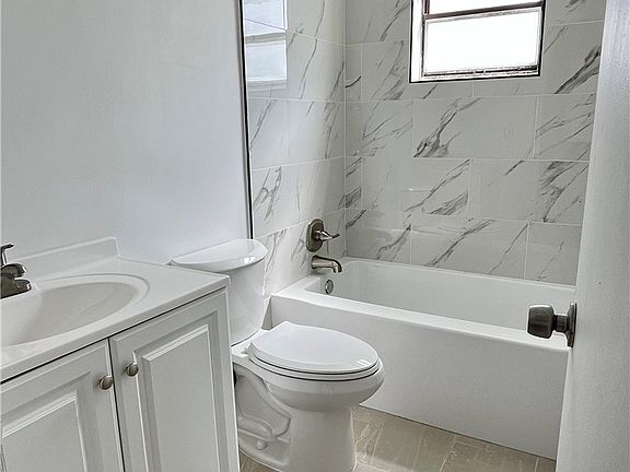 4th image of 1021 SE Monterey Rd #1-16