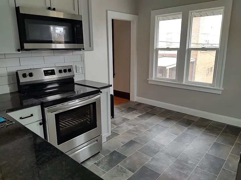 1594 Thomas Ave #2 — Photo 2