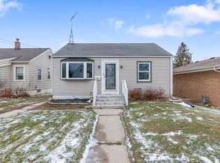 318 E Kilbourn Ave, West Bend, WI 53095