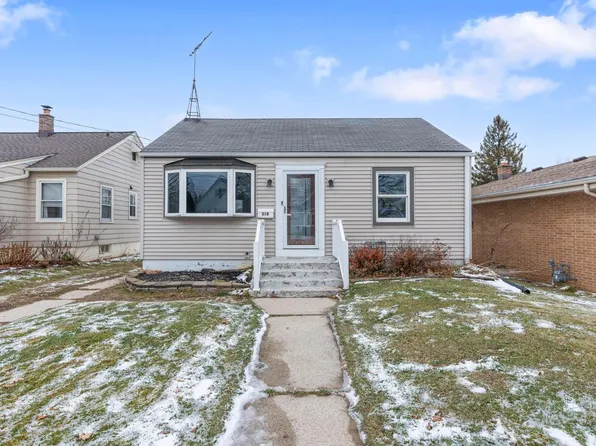318 East Kilbourn AVENUE, West Bend, WI 53095