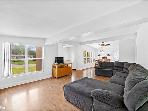 5th image of 116 Laurel Dr