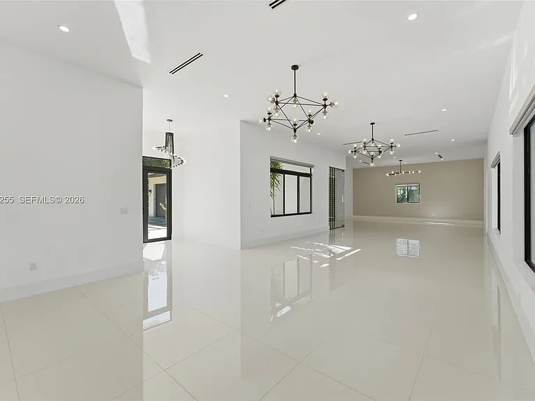10005 SW 66th St — Photo 8