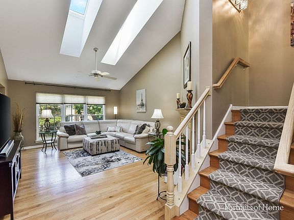 3rd image of 124 Alsace Ct