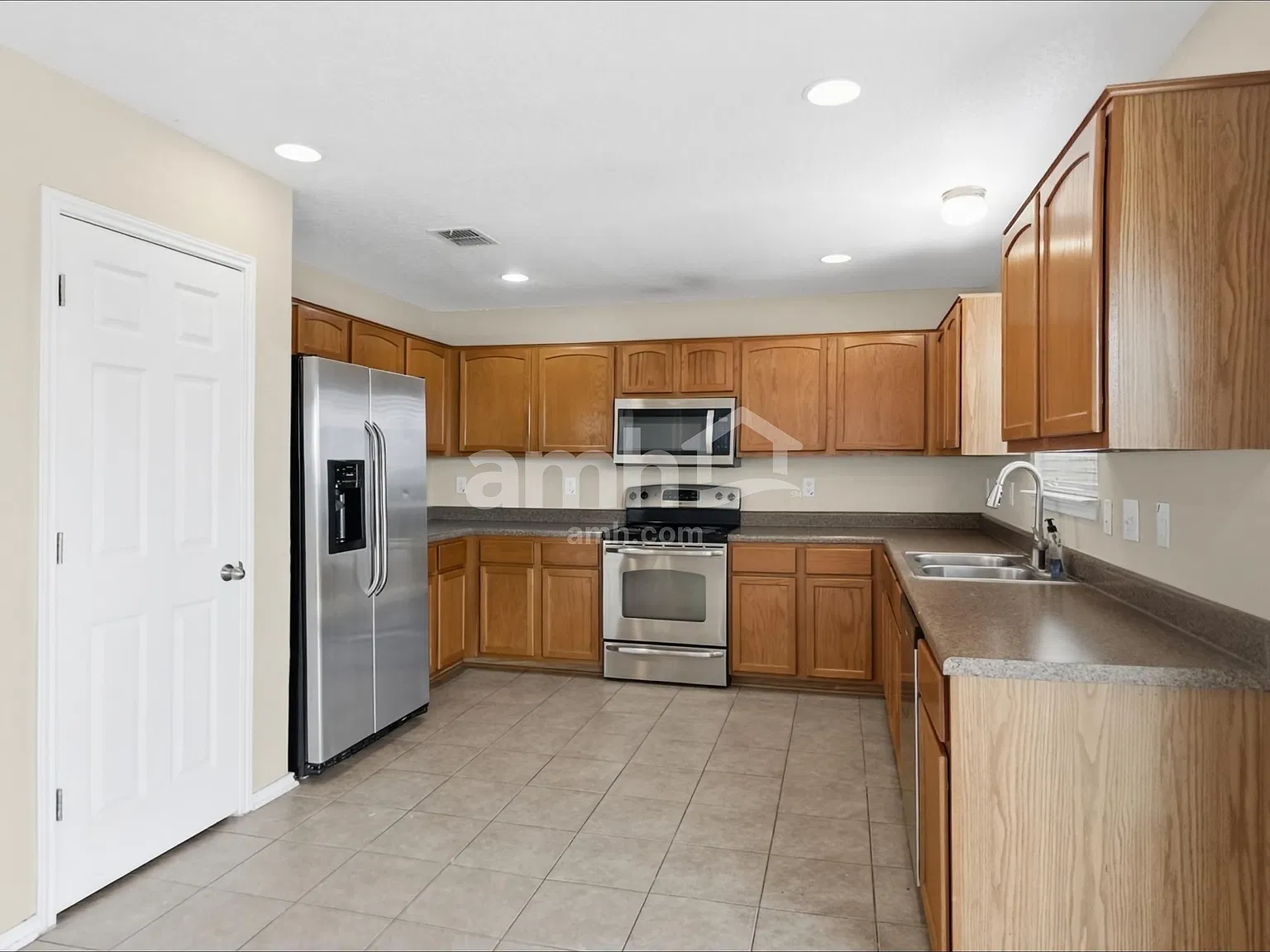 4 bed, 2.5 bath, 2485 sqft, $1,915 — Photo 3
