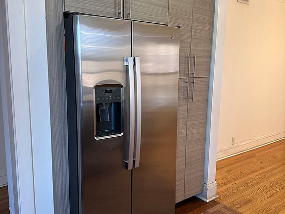5th image of 6226 N Francisco Ave #1
