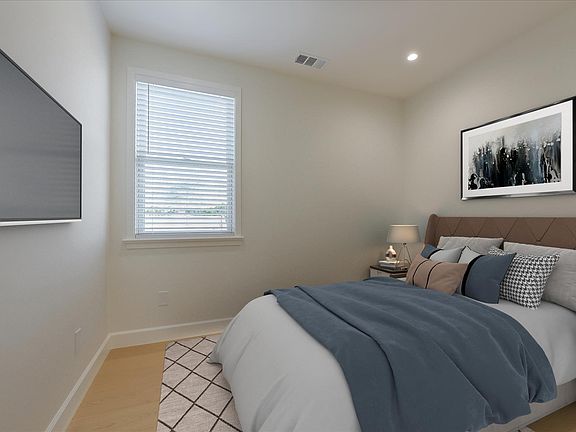 5th image of 334 Pine Ave