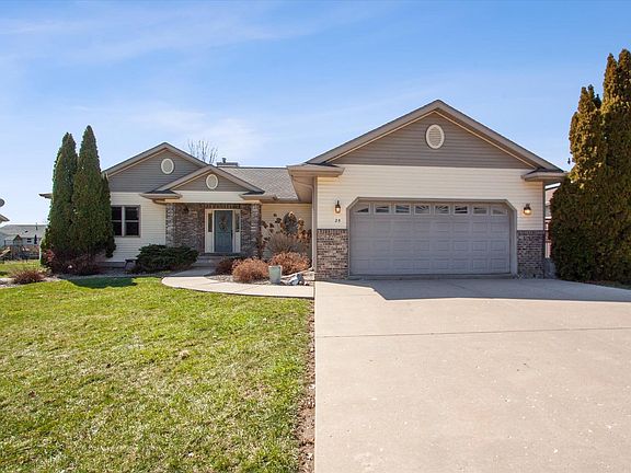 3rd image of 25 Millard Ct