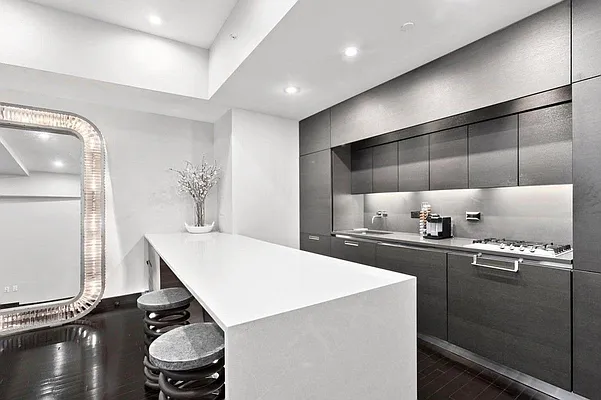 Rented by Onyx Group of New York | media 32