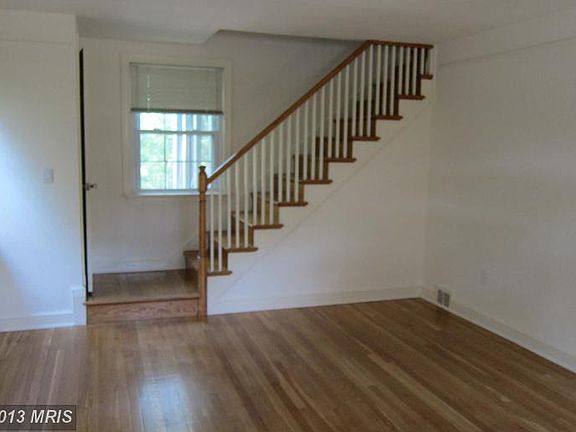 2nd image of 176 N Columbus St