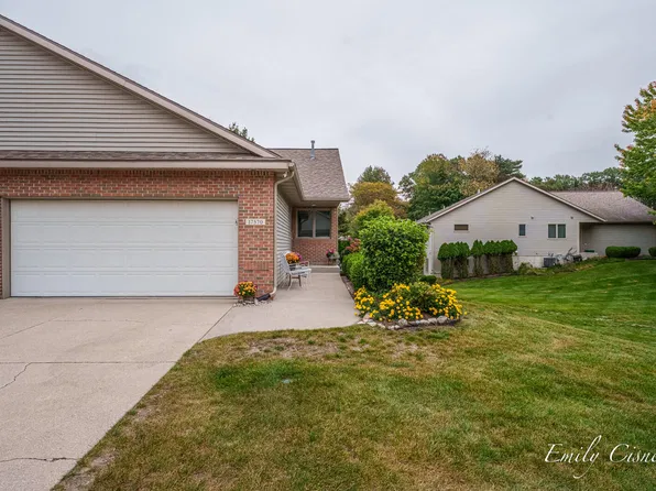17570 Park Place Cir, Spring Lake, MI 49456