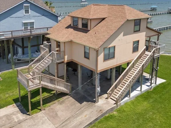 5212 Bayside Dr, Beach City, TX 77523
