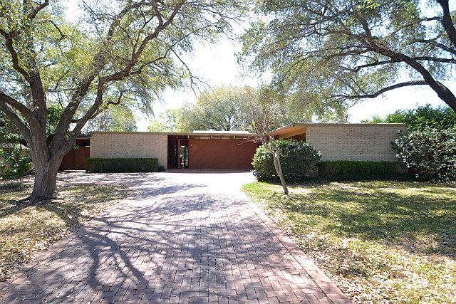 1st image of 318 Harriet Dr